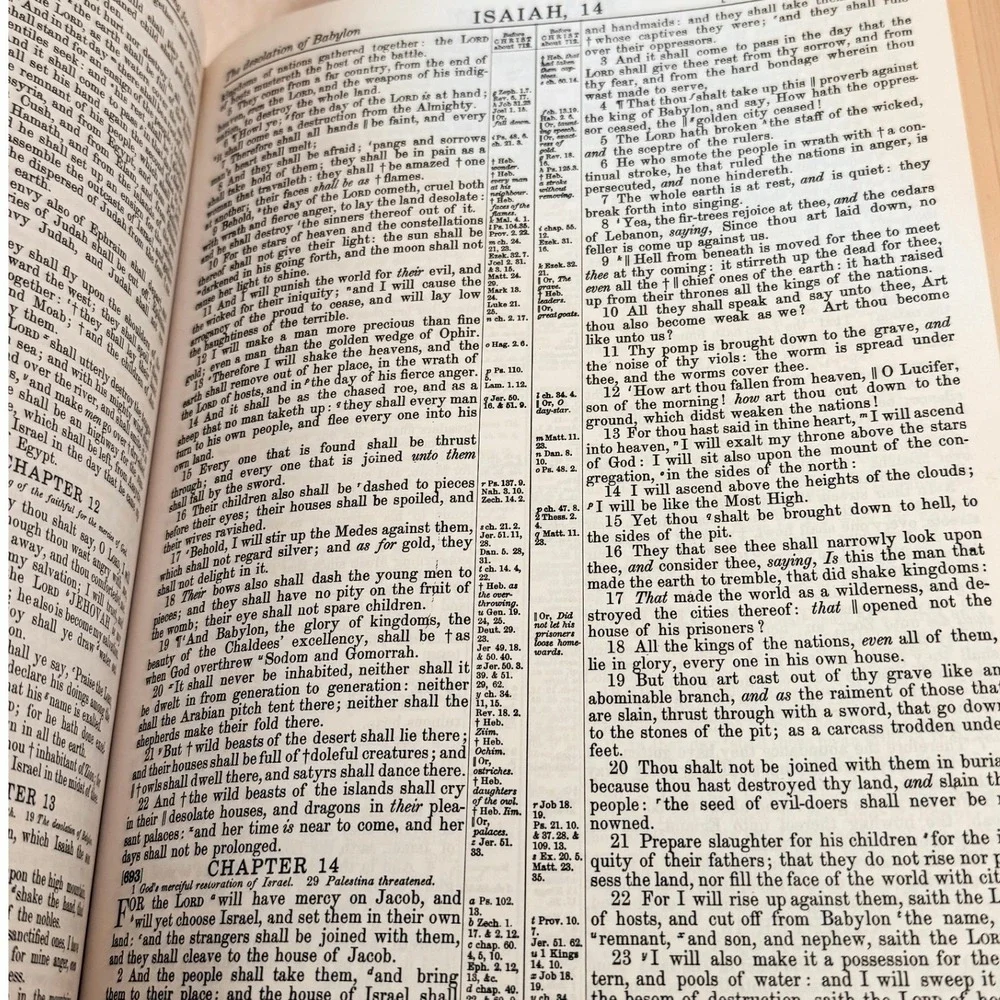 Heirloom Family Bible‎